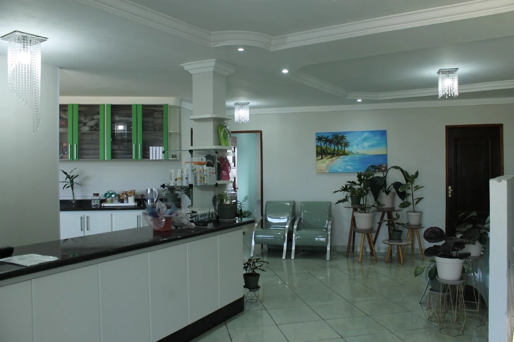 Recepção acolhedora do Espaço Aluz em Francisco Morato